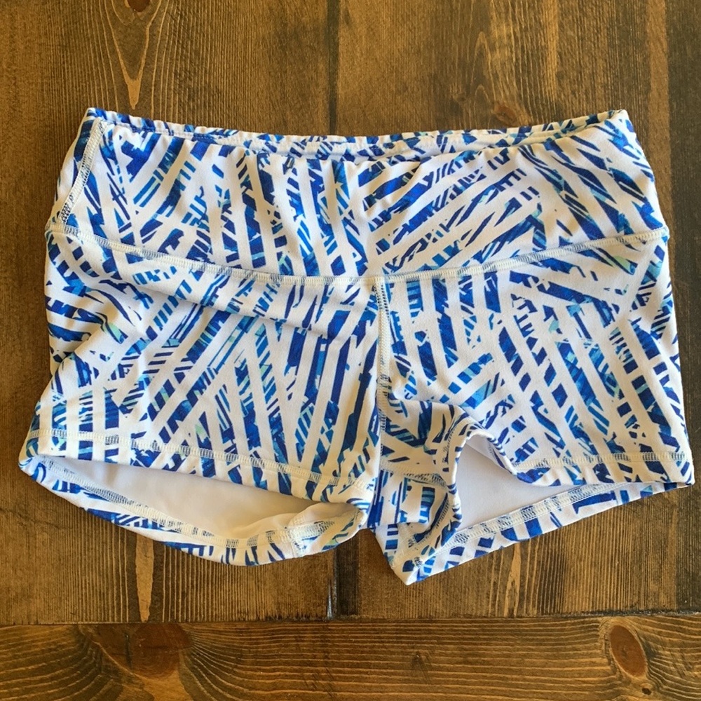 Fleo shorts. Size small